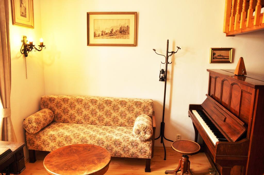 Traditional Slovak Apartment Bratislava Exterior photo